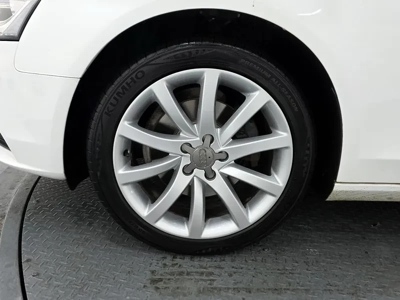 Audi A4 2.0 TDI, снимка 5 - Автомобили и джипове - 54143532