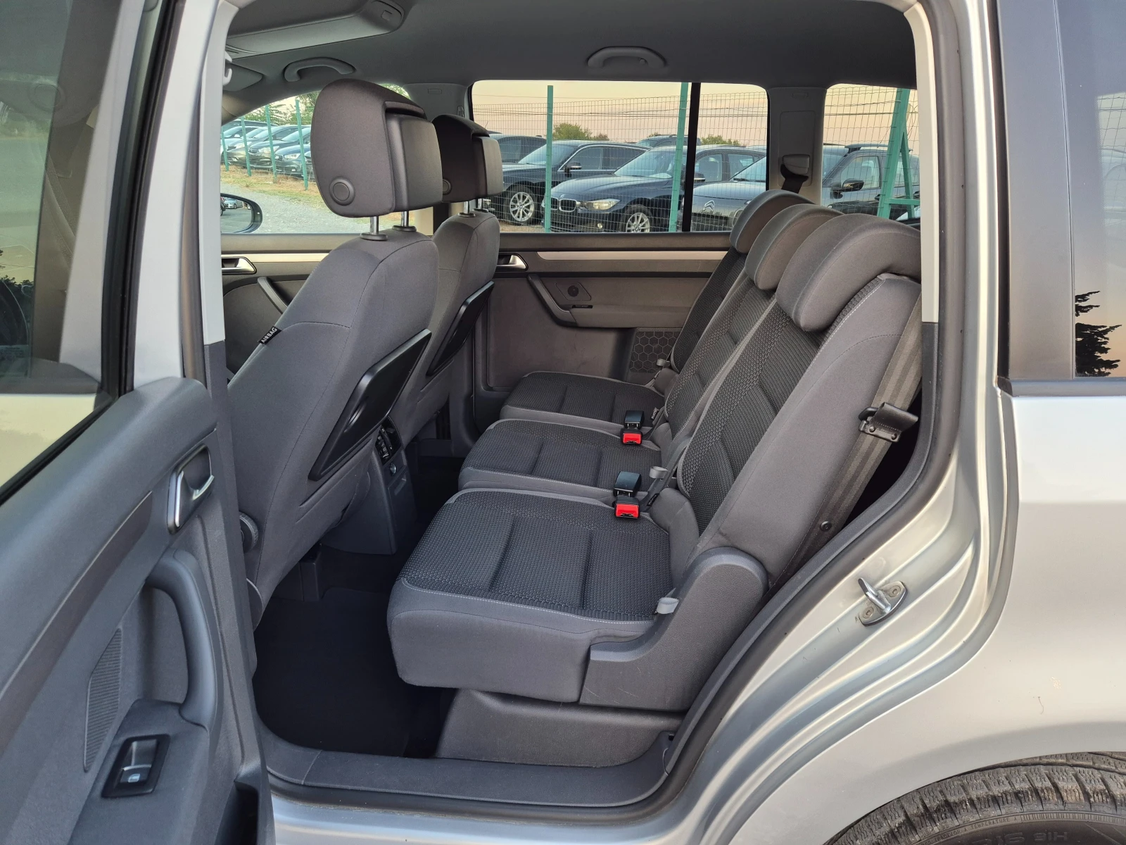 VW Touran 1.6TDI 6+ 1 | Mobile.bg — изображение 12