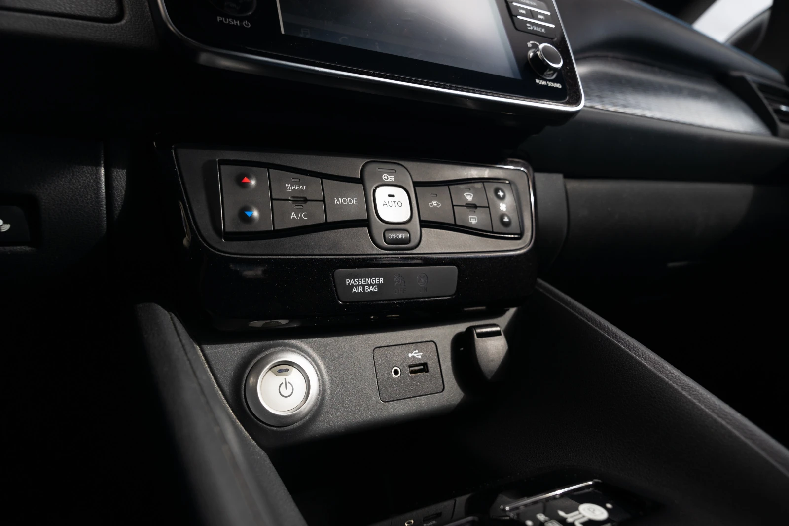 Nissan Leaf  40KWH* 360* ЛИЗИНГ* СЕРВИЗНА ИСТОРИЯ - изображение 10