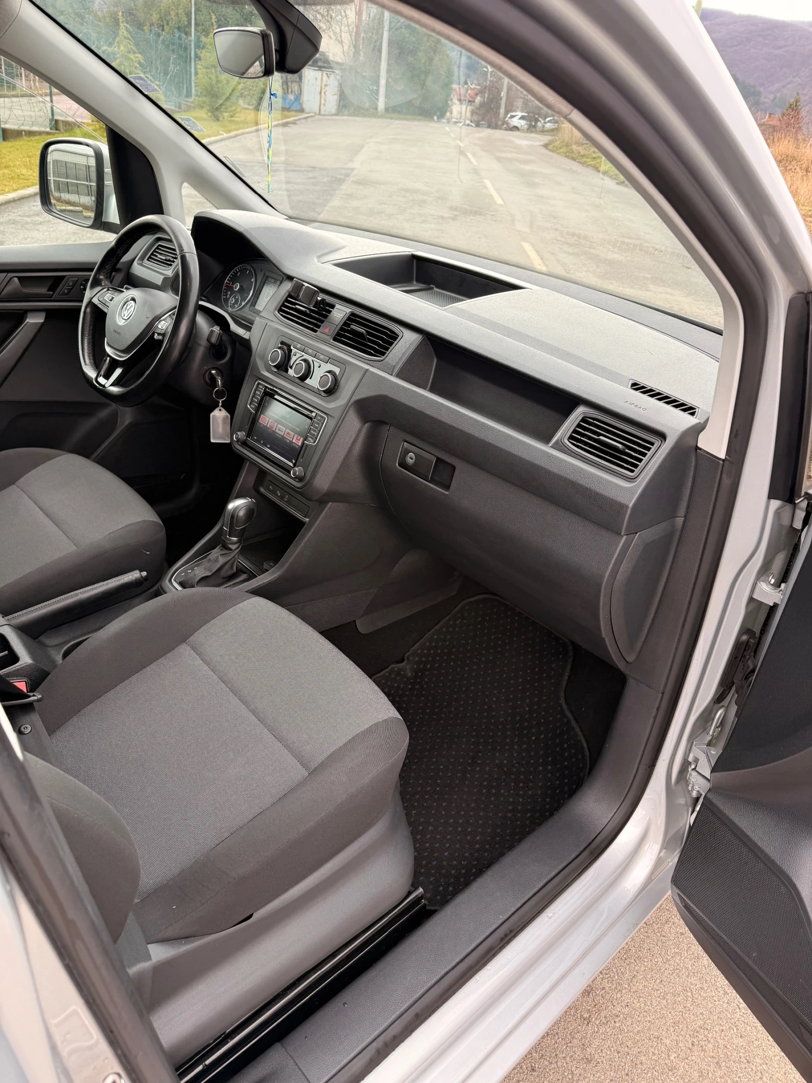 VW Caddy  - изображение 10