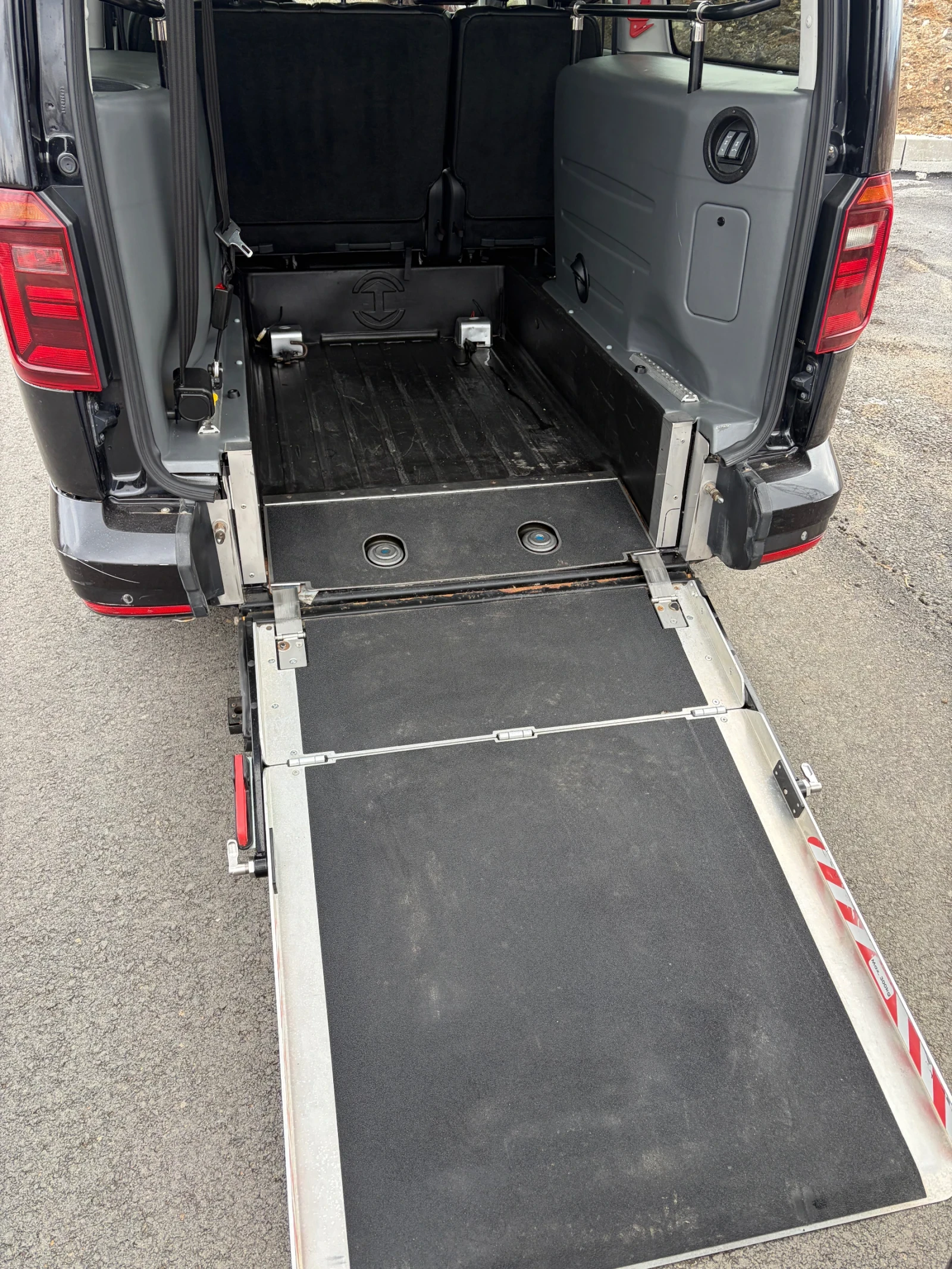 VW Caddy Auto Maxi Life Инвалидна Рампа Фабр Метан, снимка 10 - Автомобили и джипове - 53945207