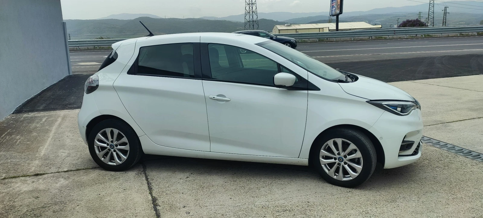 Renault Zoe, снимка 3 - Автомобили и джипове - 54214800