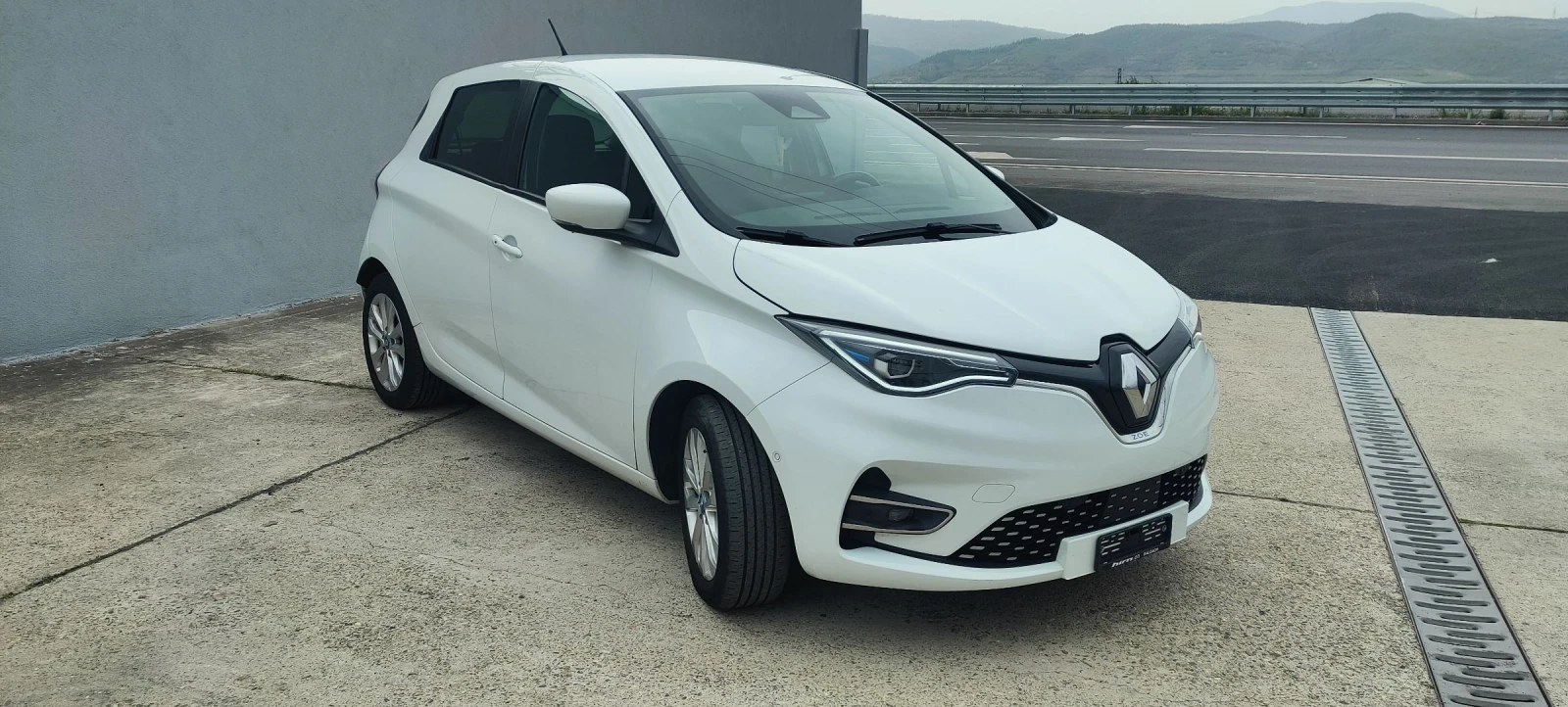Renault Zoe, снимка 2 - Автомобили и джипове - 54214800