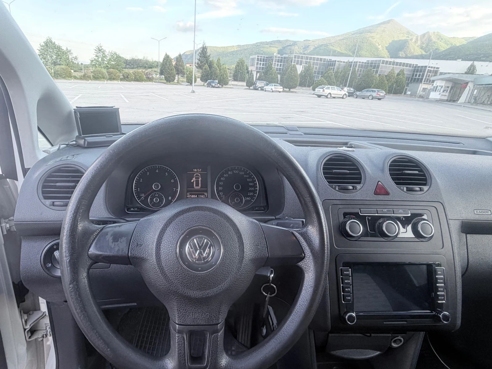 VW Caddy, снимка 14 - Автомобили и джипове - 54360687