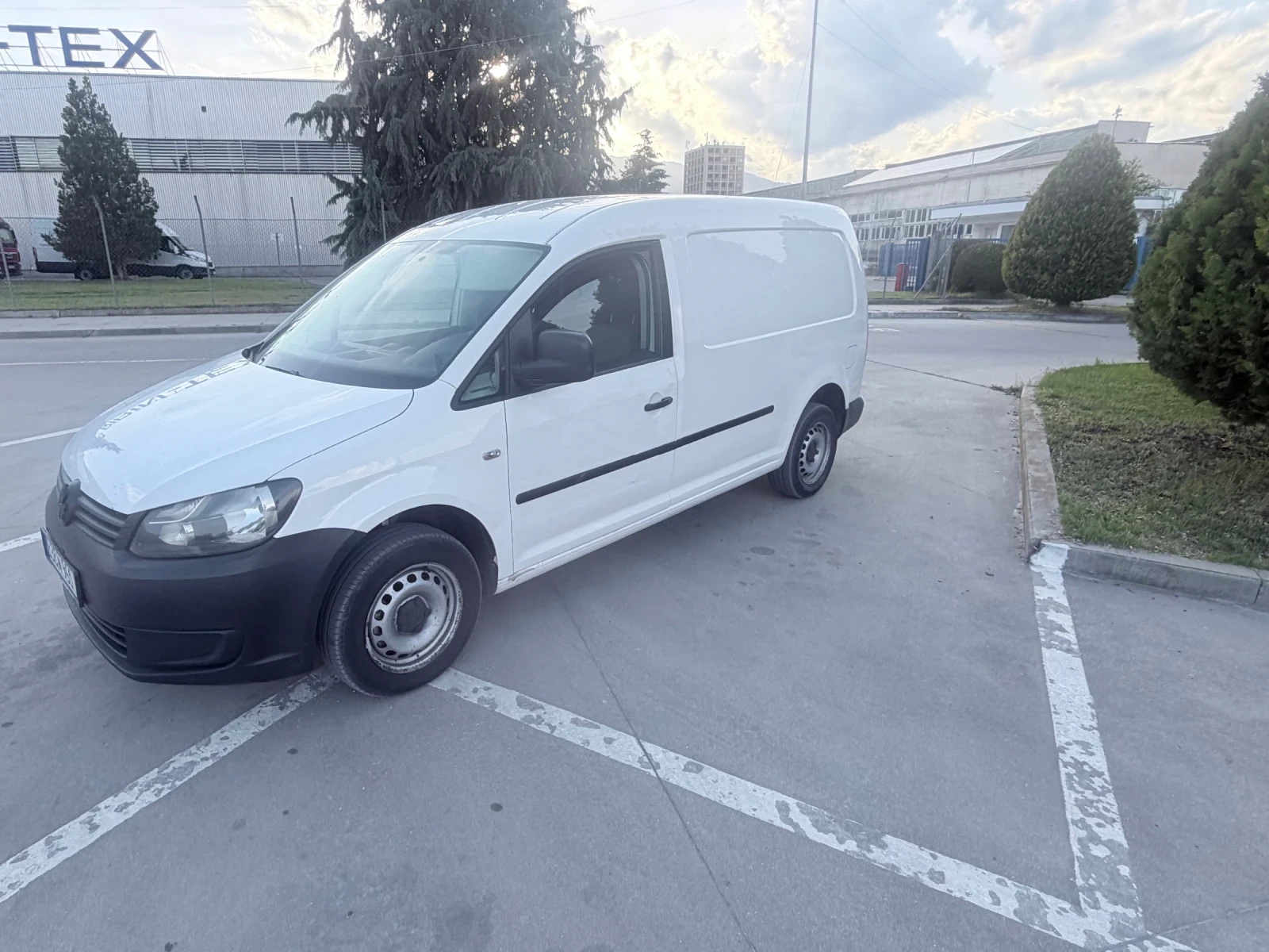 VW Caddy, снимка 3 - Автомобили и джипове - 54360687