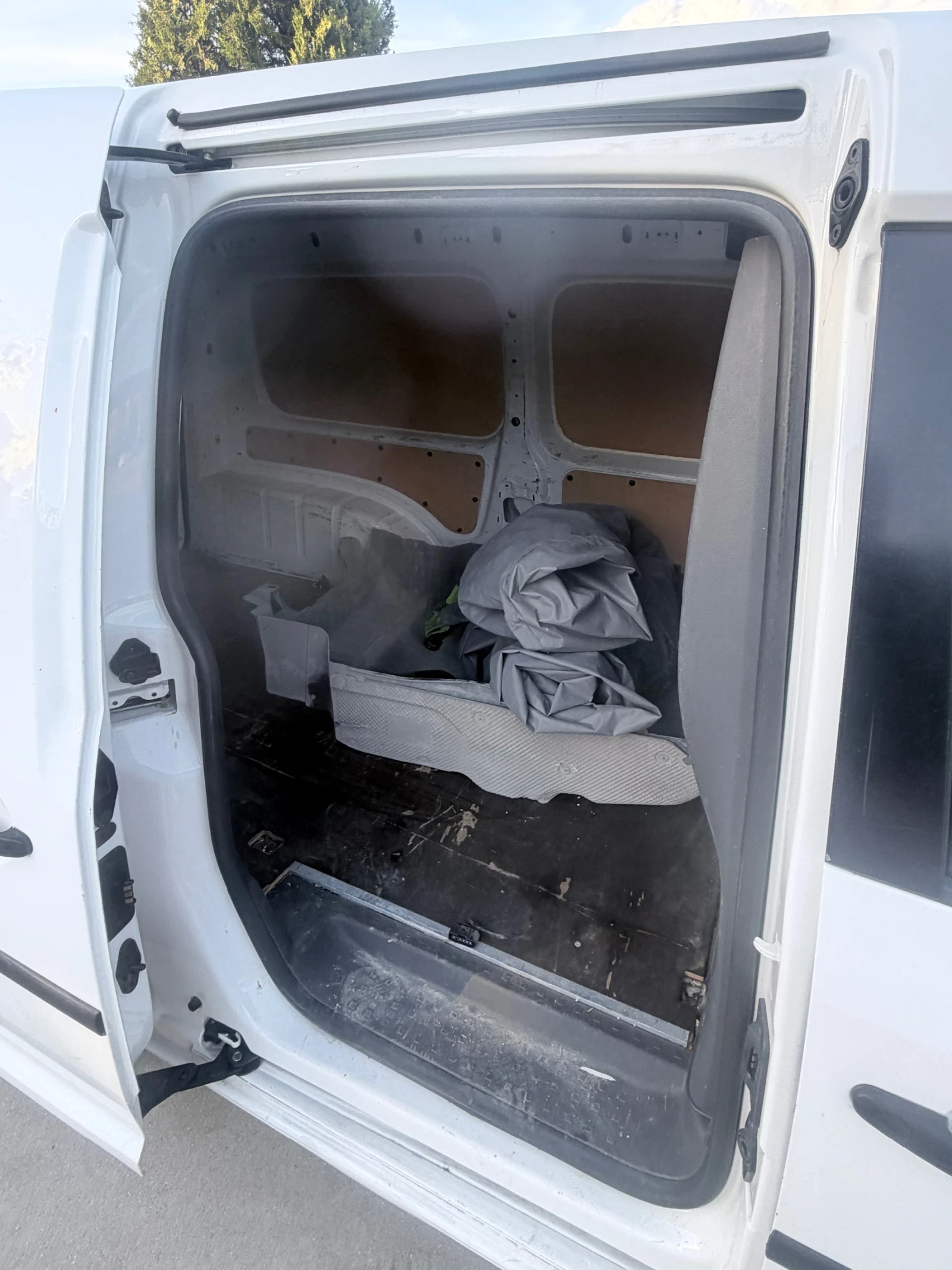 VW Caddy, снимка 11 - Автомобили и джипове - 54360687