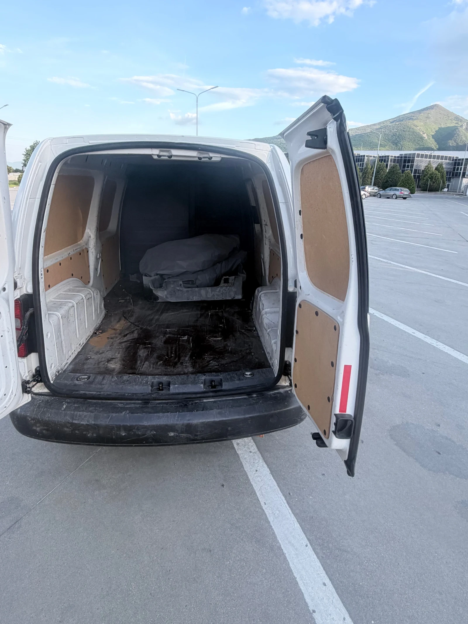 VW Caddy, снимка 9 - Автомобили и джипове - 54360687