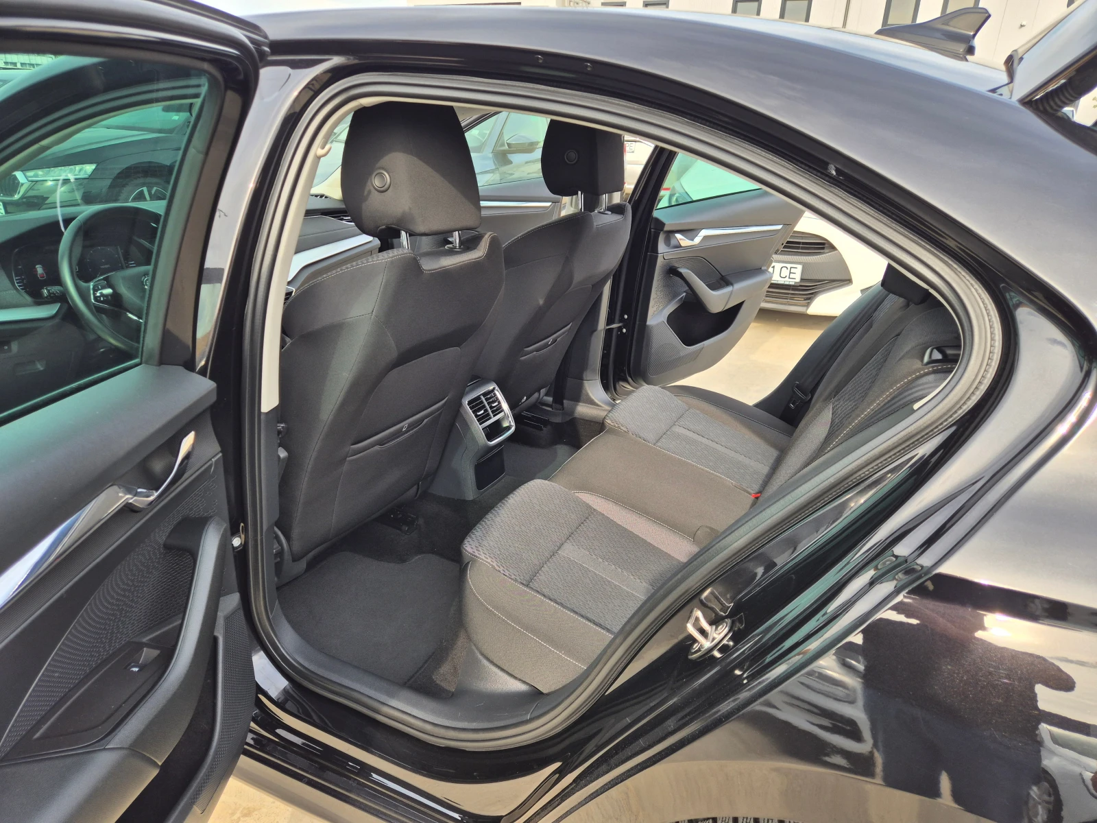 Skoda Octavia STYLE = 2.0 А/Т-НОВА, снимка 12 - Автомобили и джипове - 54413974