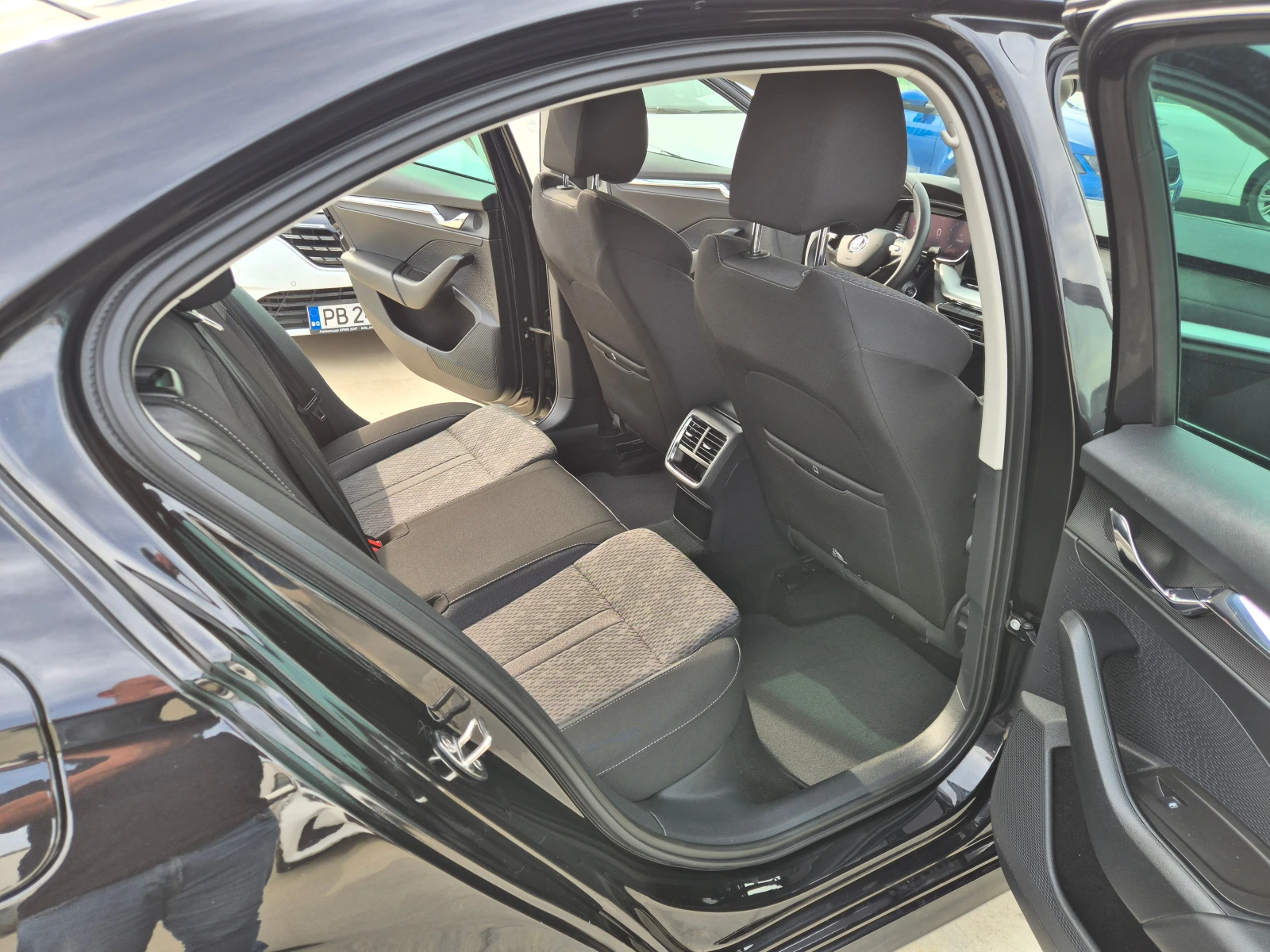 Skoda Octavia STYLE = 2.0 А/Т-НОВА, снимка 10 - Автомобили и джипове - 54413974
