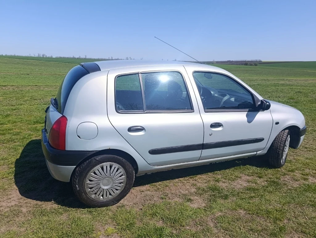Renault Clio 1.4, снимка 3 - Автомобили и джипове - 54857145