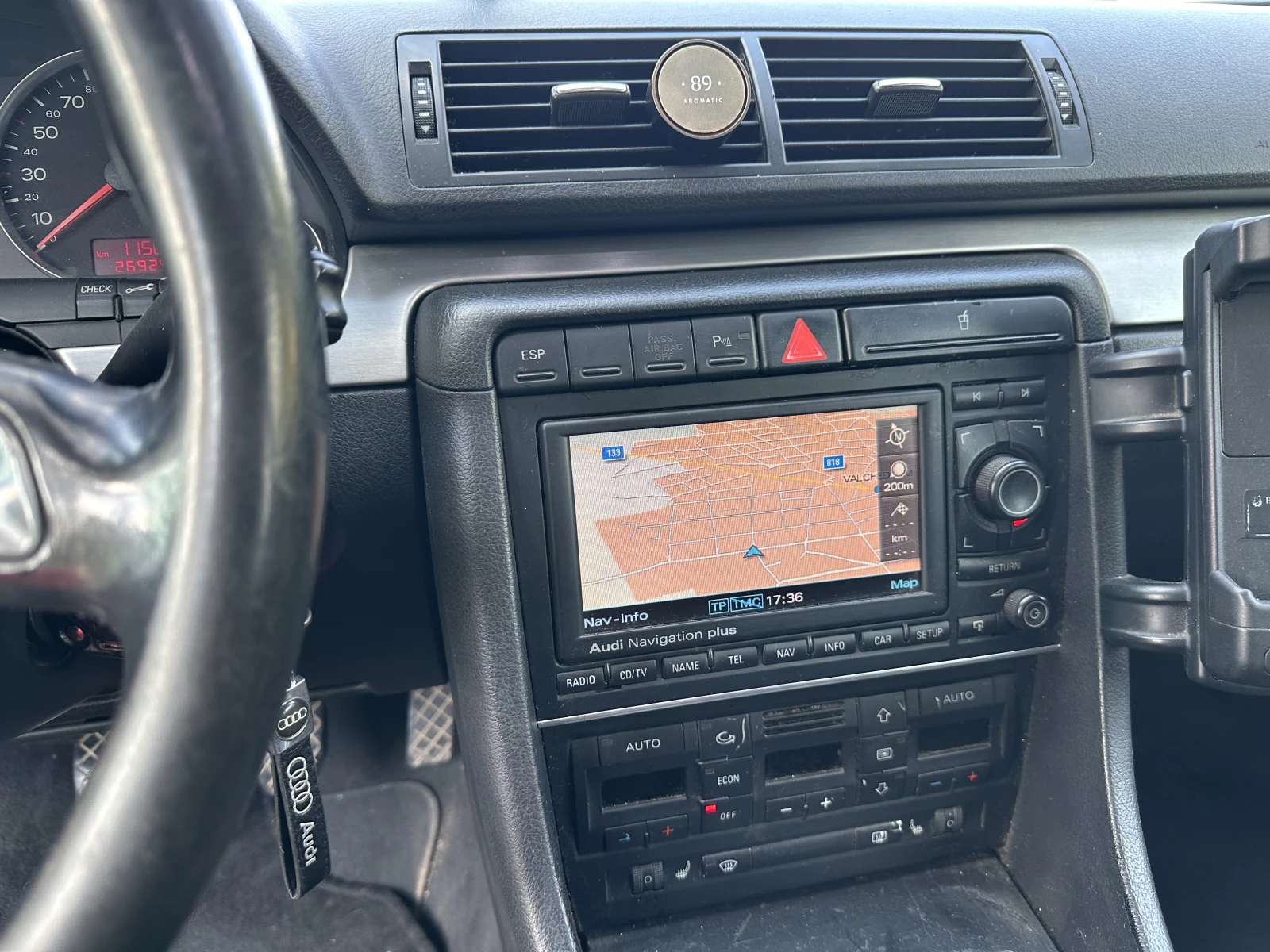 Audi A4 2.0 TDI S-line, снимка 10 - Автомобили и джипове - 55408250