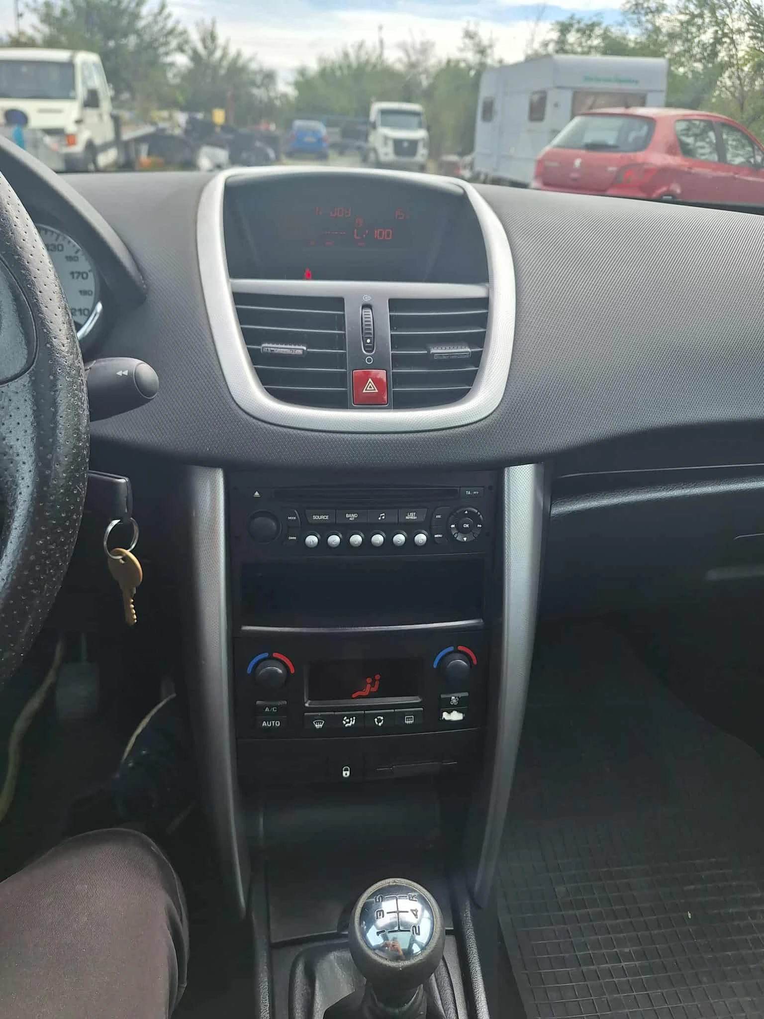 Peugeot 207 1.6HDI , снимка 10 - Автомобили и джипове - 55578611