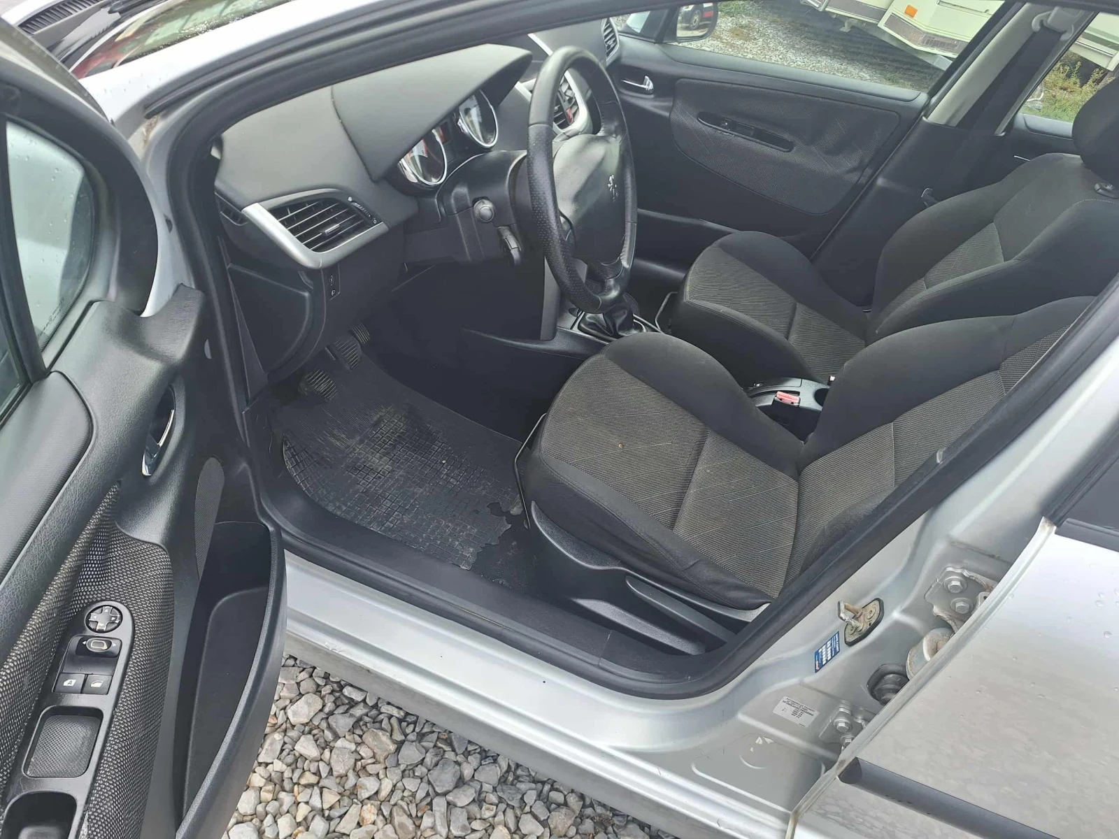Peugeot 207 1.6HDI , снимка 12 - Автомобили и джипове - 55578611