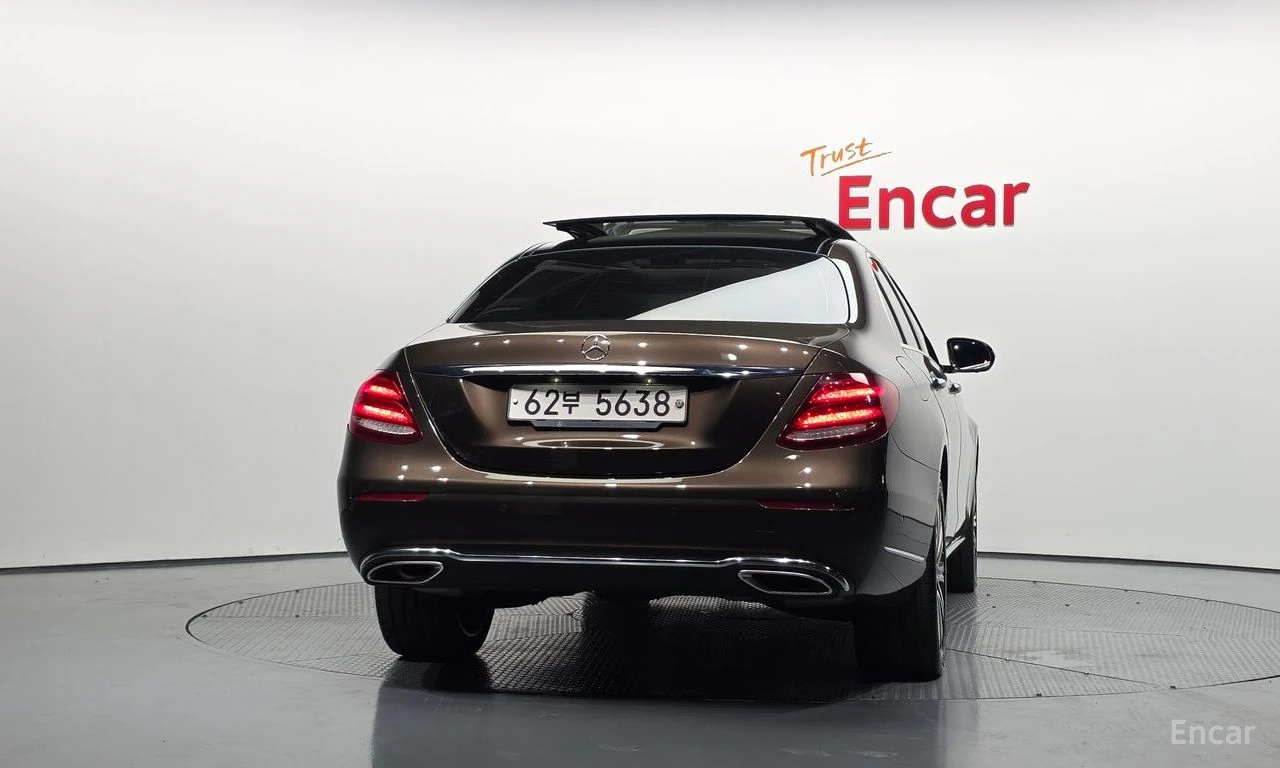 Mercedes-Benz E 400 4MATIC* BURMESTER* ОБДУХВАНЕ* LANE* ASSIST* 360КАМ, снимка 4 - Автомобили и джипове - 55587628