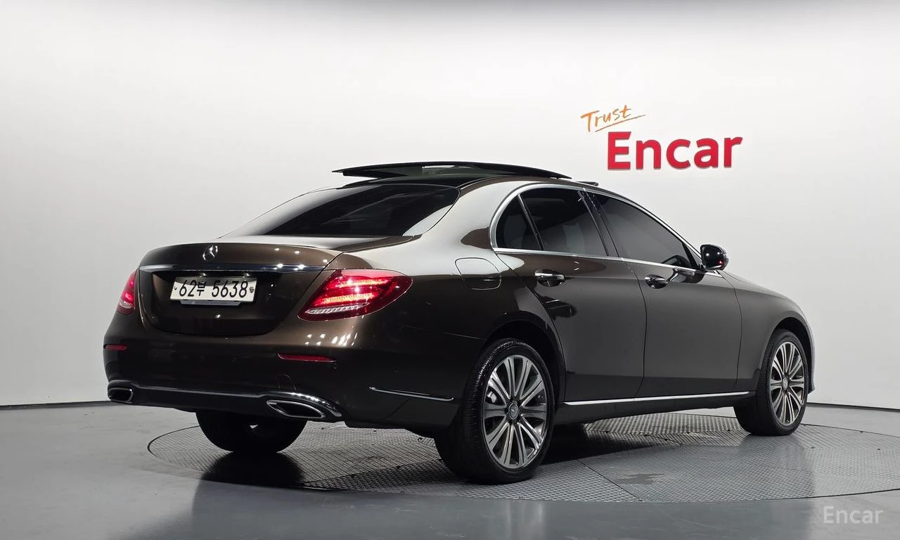 Mercedes-Benz E 400 4MATIC* BURMESTER* ОБДУХВАНЕ* LANE* ASSIST* 360КАМ, снимка 2 - Автомобили и джипове - 55587628