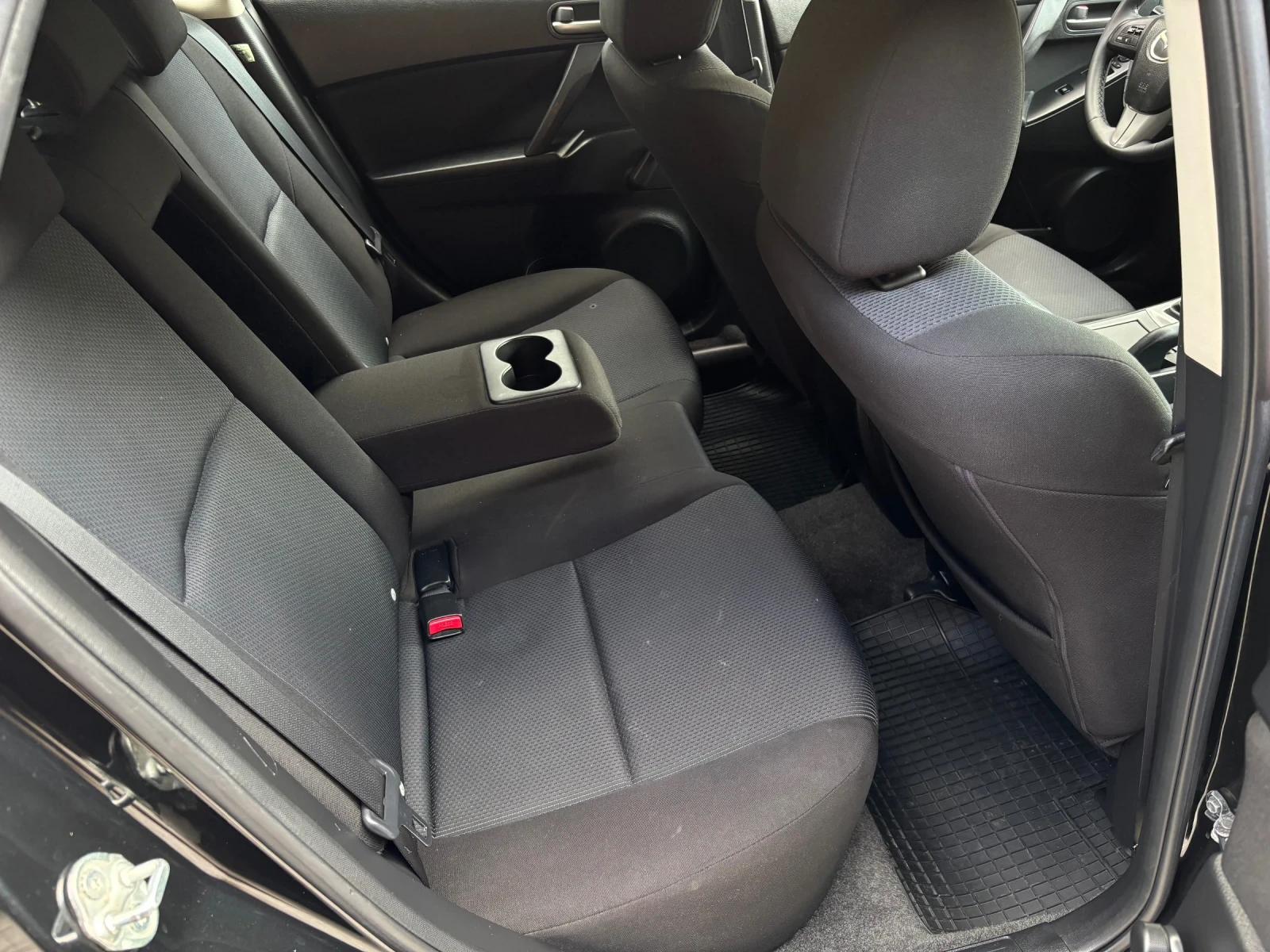 Mazda 3 1.6 DIESEL, снимка 6 - Автомобили и джипове - 55667869