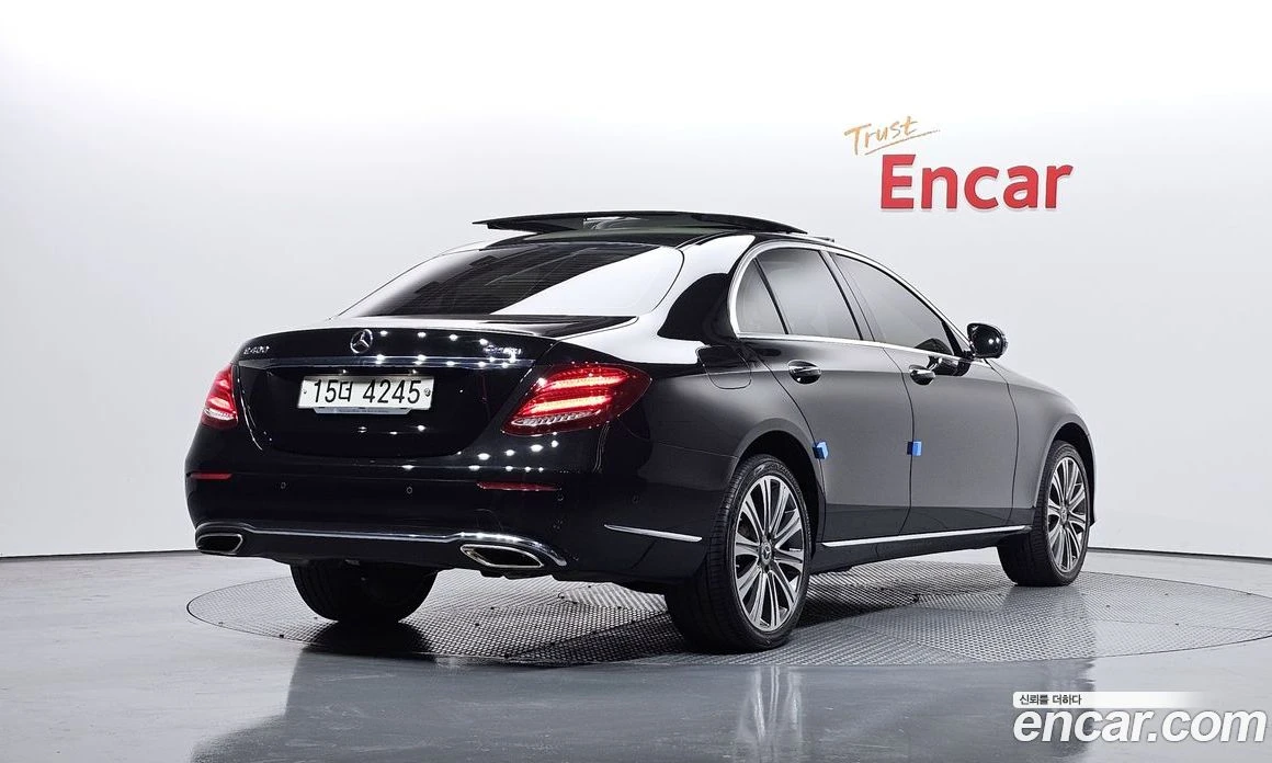 Mercedes-Benz E 400 E400 4MATIC Exclusive, снимка 2 - Автомобили и джипове - 55697220