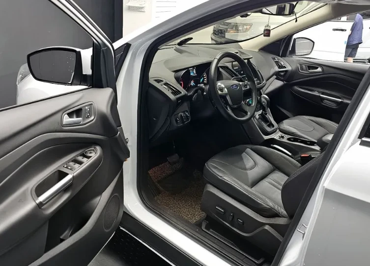 Ford Kuga 2.0 Trendy - изображение 8