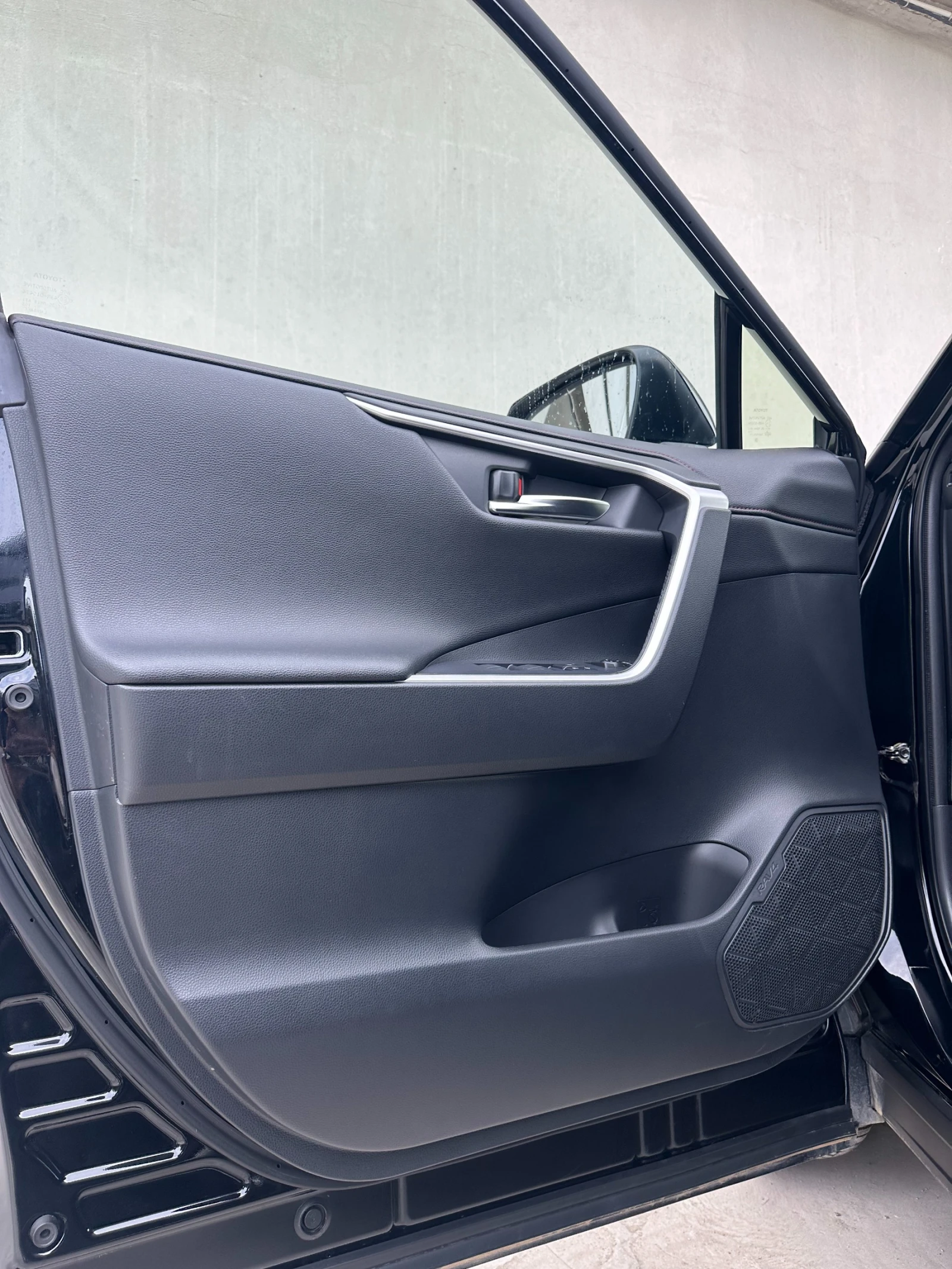 Toyota Rav4 2.5 Plug-in AWD в Гаранция - изображение 5