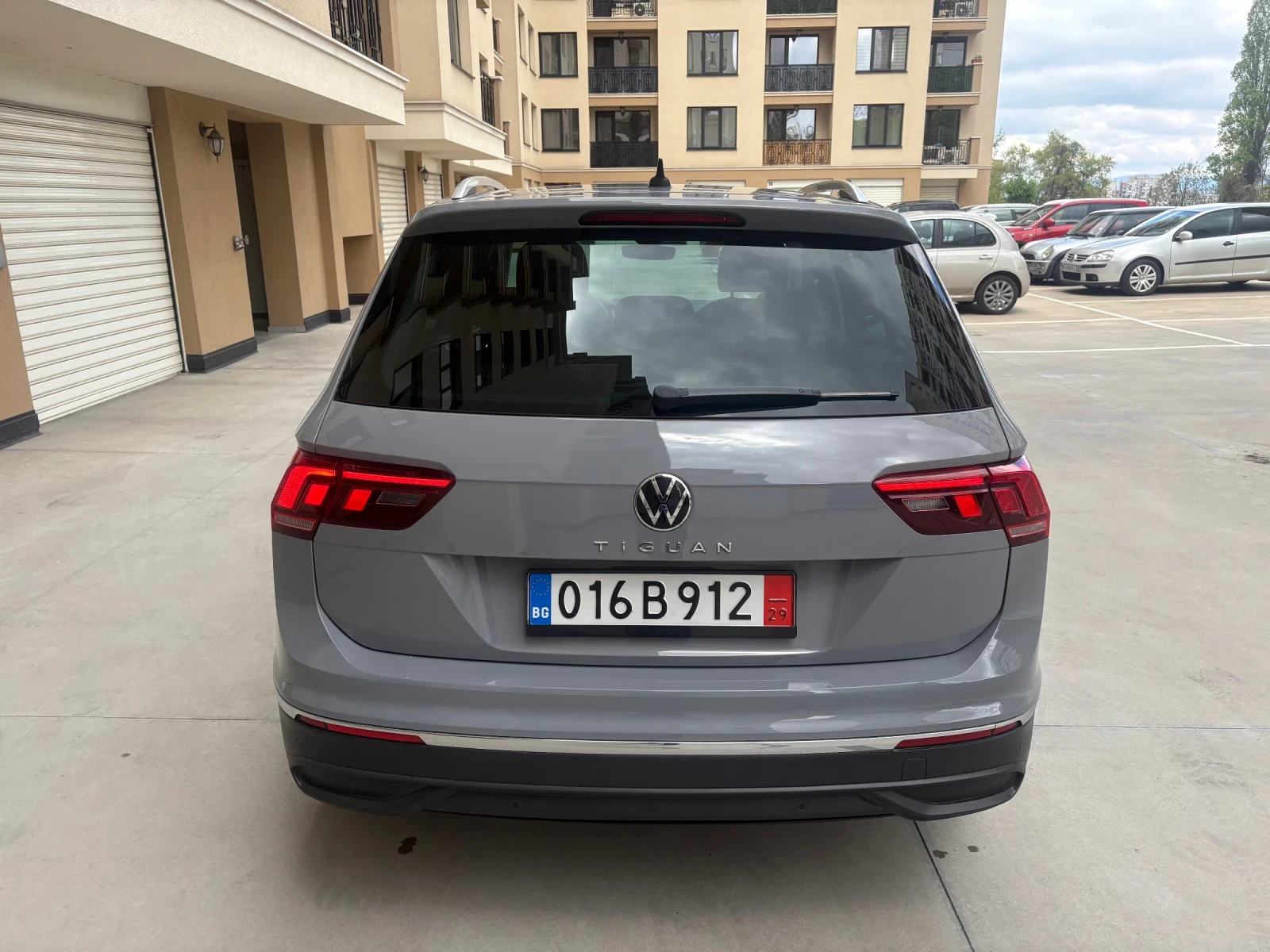 VW Tiguan Facelift, Distronic, Сервизна История, 2022Г., снимка 6 - Автомобили и джипове - 54397384
