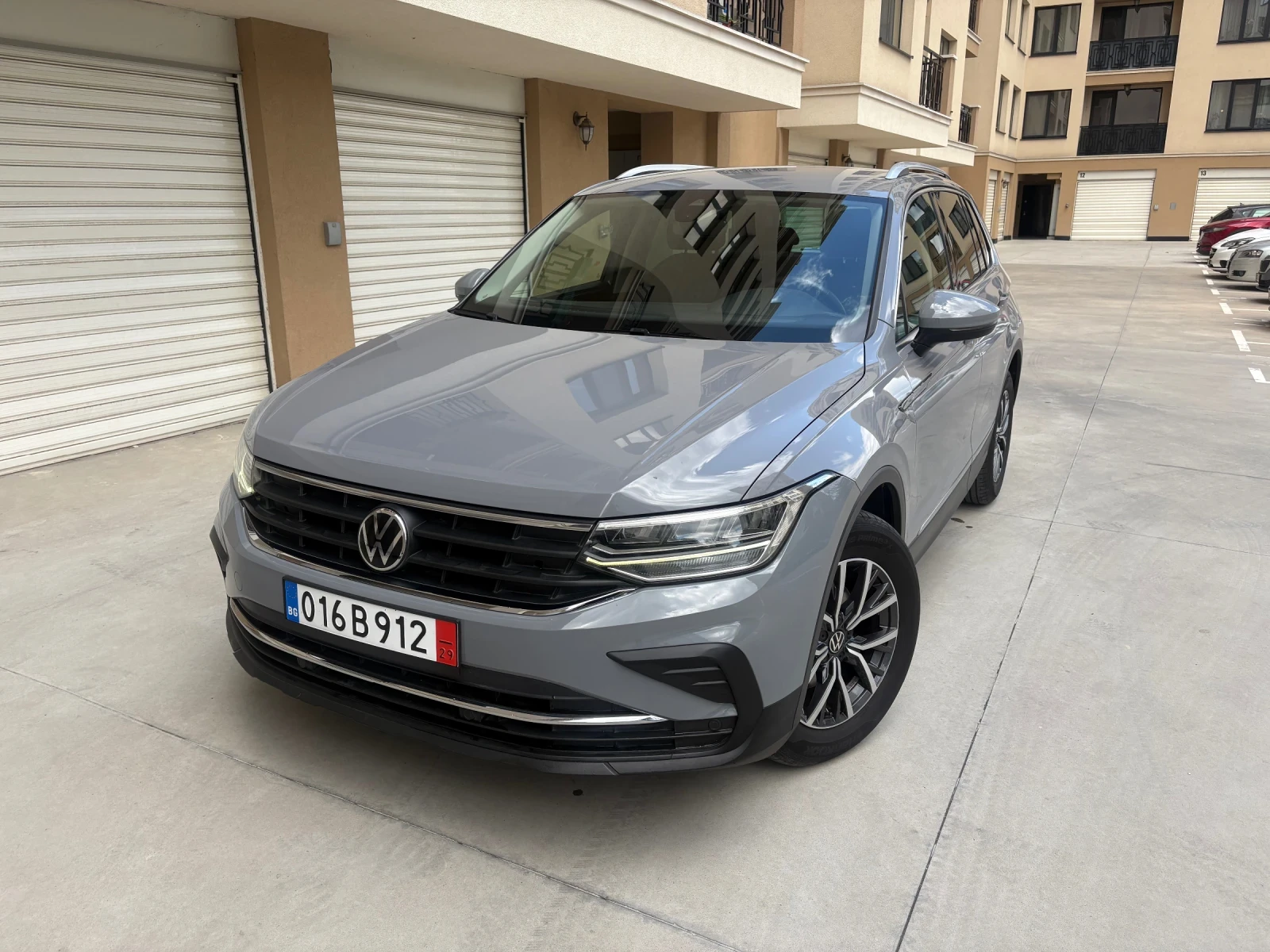 VW Tiguan Facelift, Distronic, Сервизна История, 2022Г.