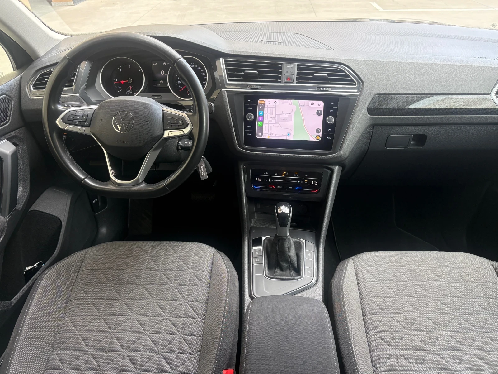 VW Tiguan Facelift, Distronic, Сервизна История, 2022Г., снимка 12 - Автомобили и джипове - 54397384