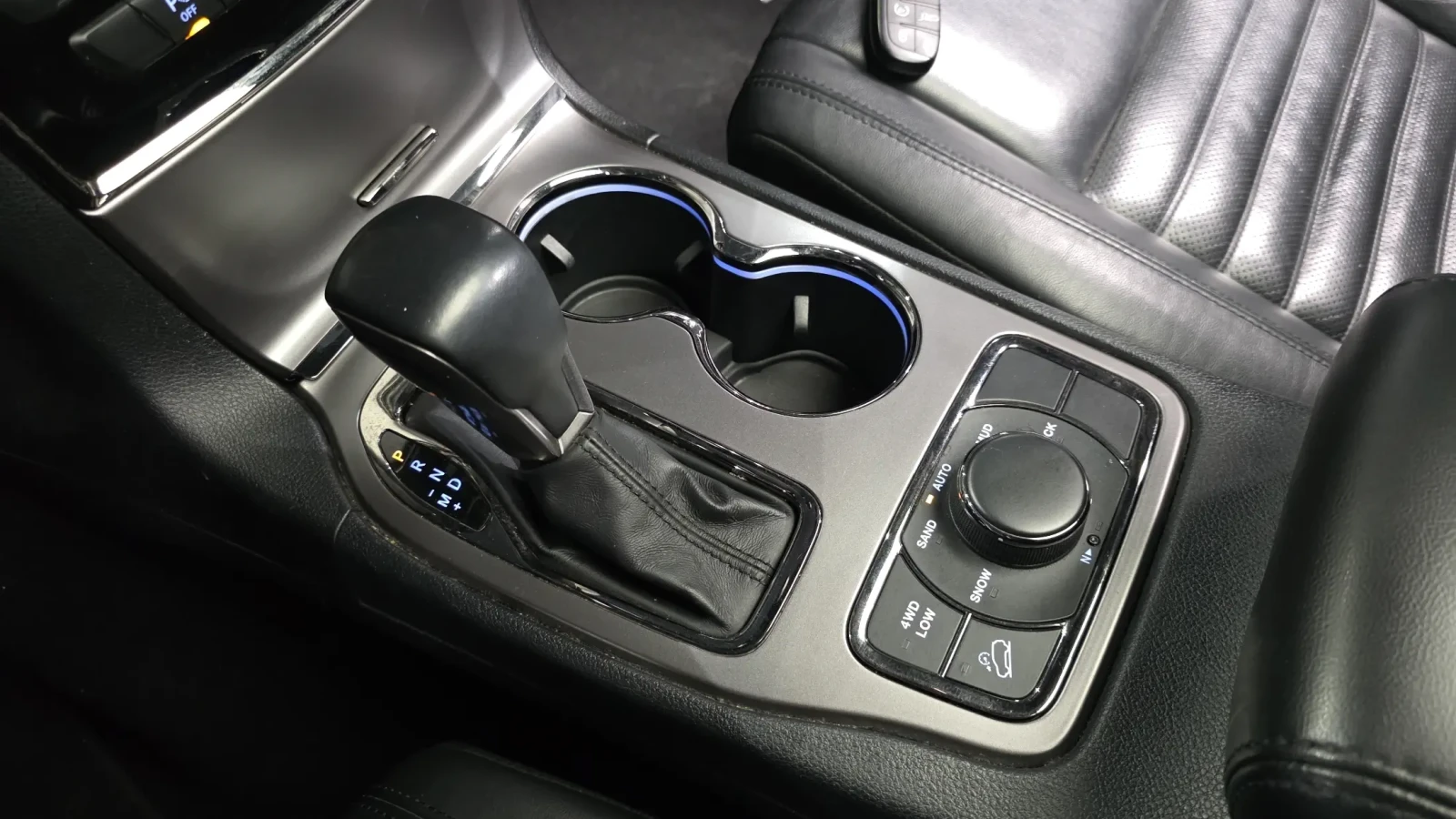 Jeep Grand cherokee 3.6 Limited X, снимка 7 - Автомобили и джипове - 54512988