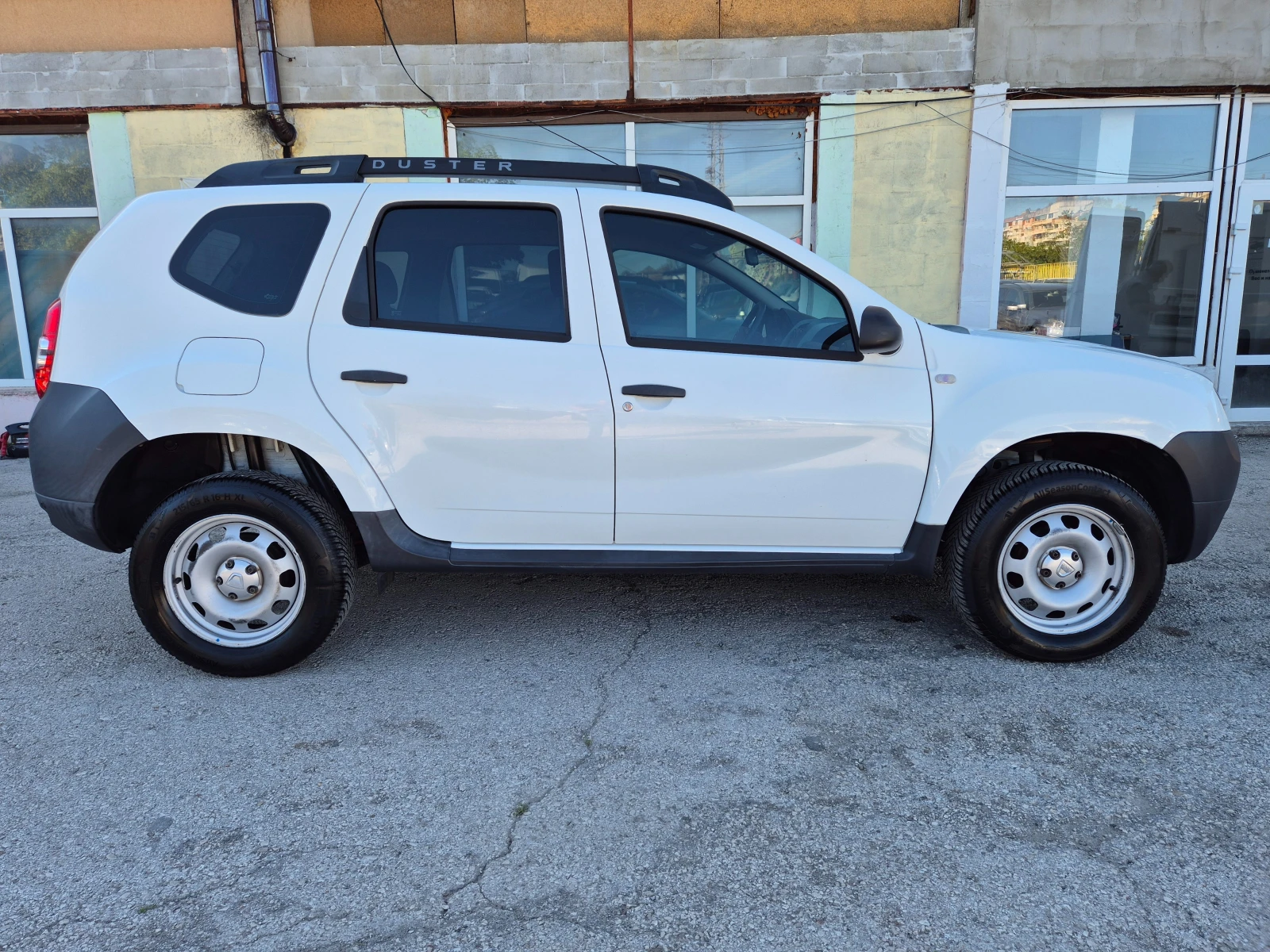 Dacia Duster 1.6I ГАЗ ITALY TOP, снимка 4 - Автомобили и джипове - 54556031