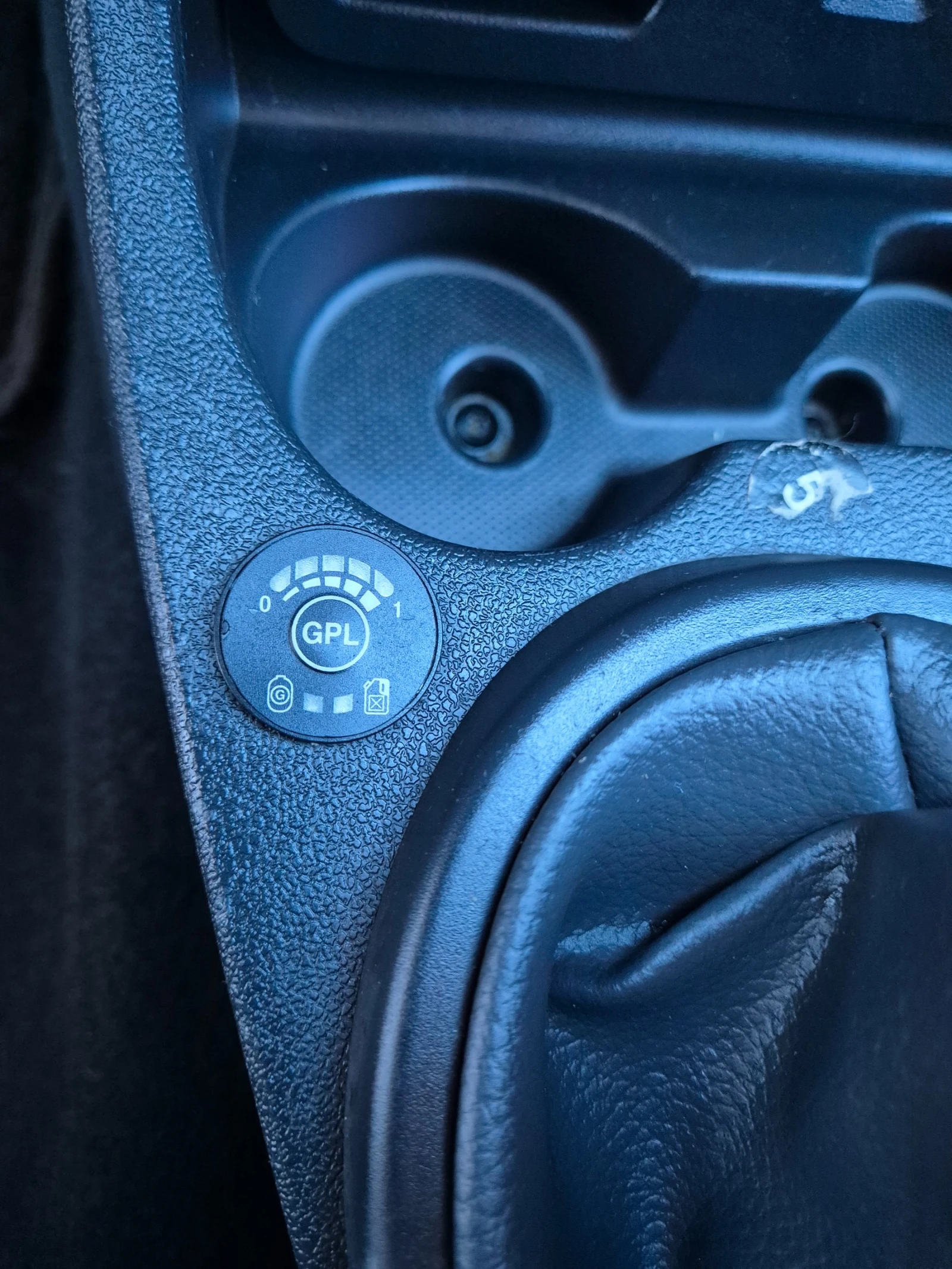 Dacia Duster 1.6I ГАЗ ITALY TOP, снимка 15 - Автомобили и джипове - 54556031
