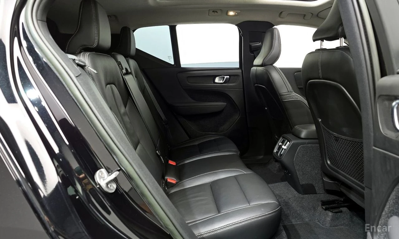 Volvo XC40 ULTIMATE* BRIGHT* 360КАМЕРА* LANE* ASSIST* ПАНОРАМ, снимка 13 - Автомобили и джипове - 54884343