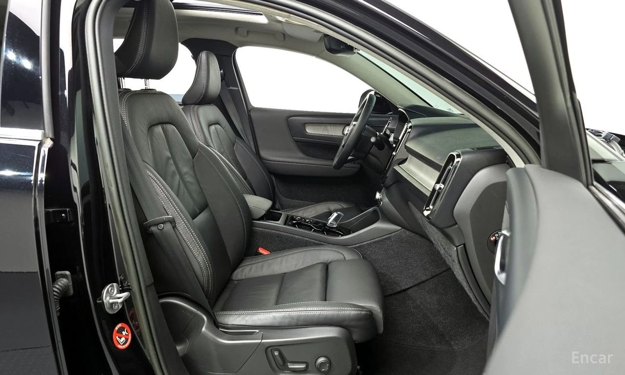 Volvo XC40 ULTIMATE* BRIGHT* 360КАМЕРА* LANE* ASSIST* ПАНОРАМ, снимка 12 - Автомобили и джипове - 54884343