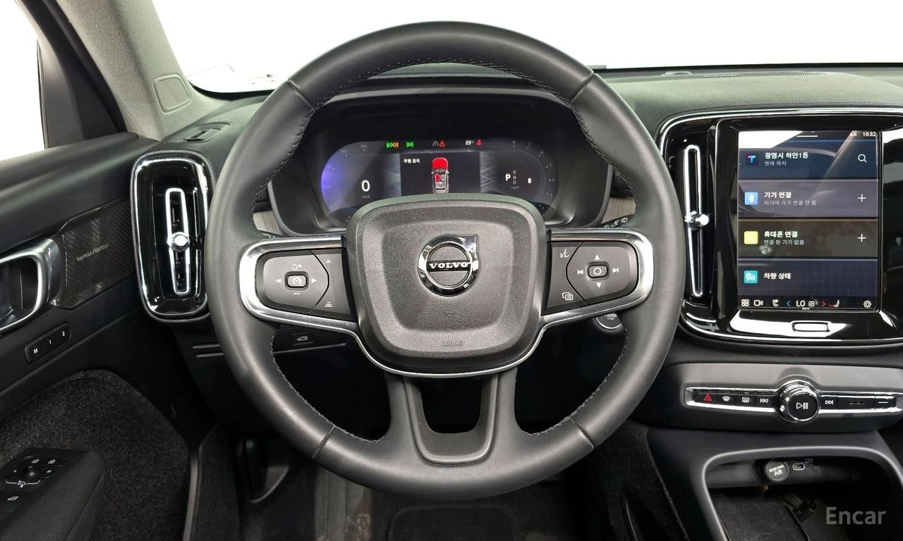 Volvo XC40 ULTIMATE* BRIGHT* 360КАМЕРА* LANE* ASSIST* ПАНОРАМ, снимка 8 - Автомобили и джипове - 54884343