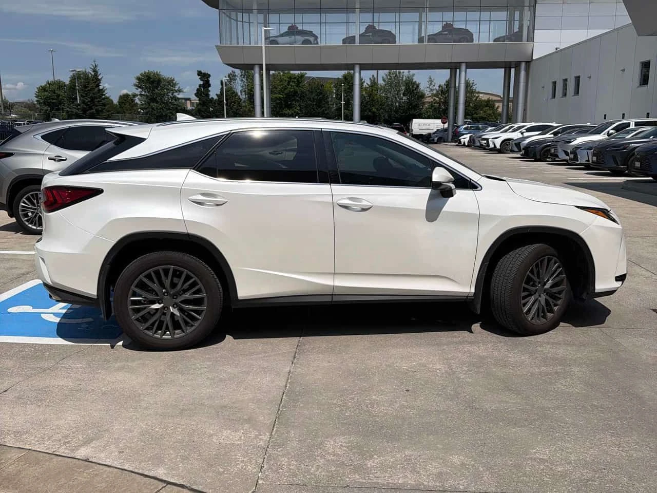 Lexus RX 350 * CARFAX * * ГЛАВНО ПРЕДСТАВИТЕЛСТВО НА LEXUS, снимка 3 - Автомобили и джипове - 55430843