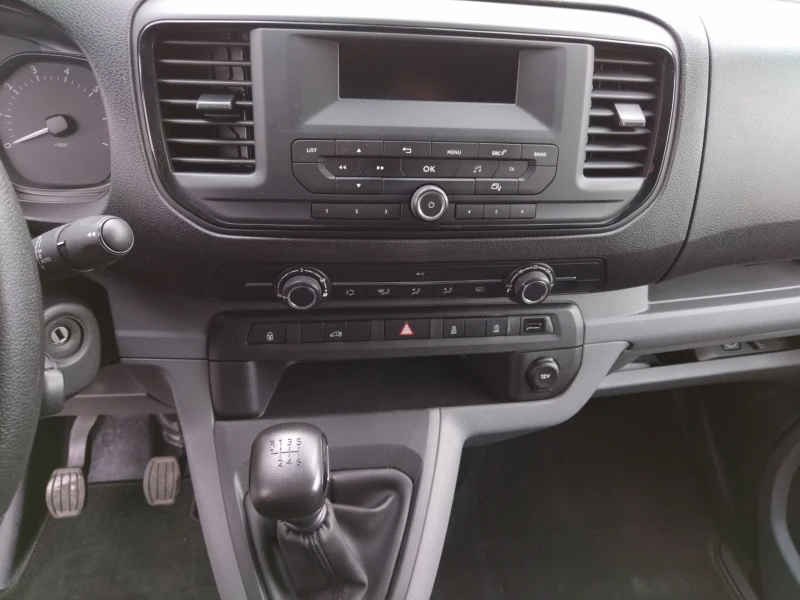 Opel Vivaro 6 скорости, темпомат, нисък пробег, камера, , снимка 11 - Бусове и автобуси - 49743045