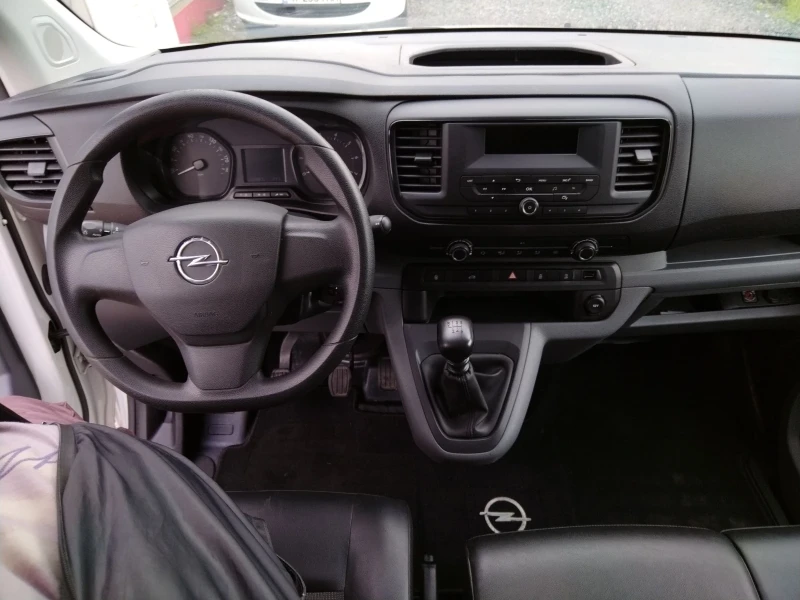 Opel Vivaro 6 скорости, темпомат, нисък пробег, камера, , снимка 10 - Бусове и автобуси - 49743045