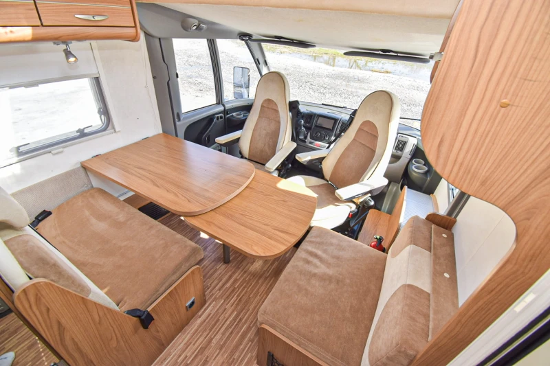 Кемпер Burstner Aviano I 675, снимка 6 - Каравани и кемпери - 53581482