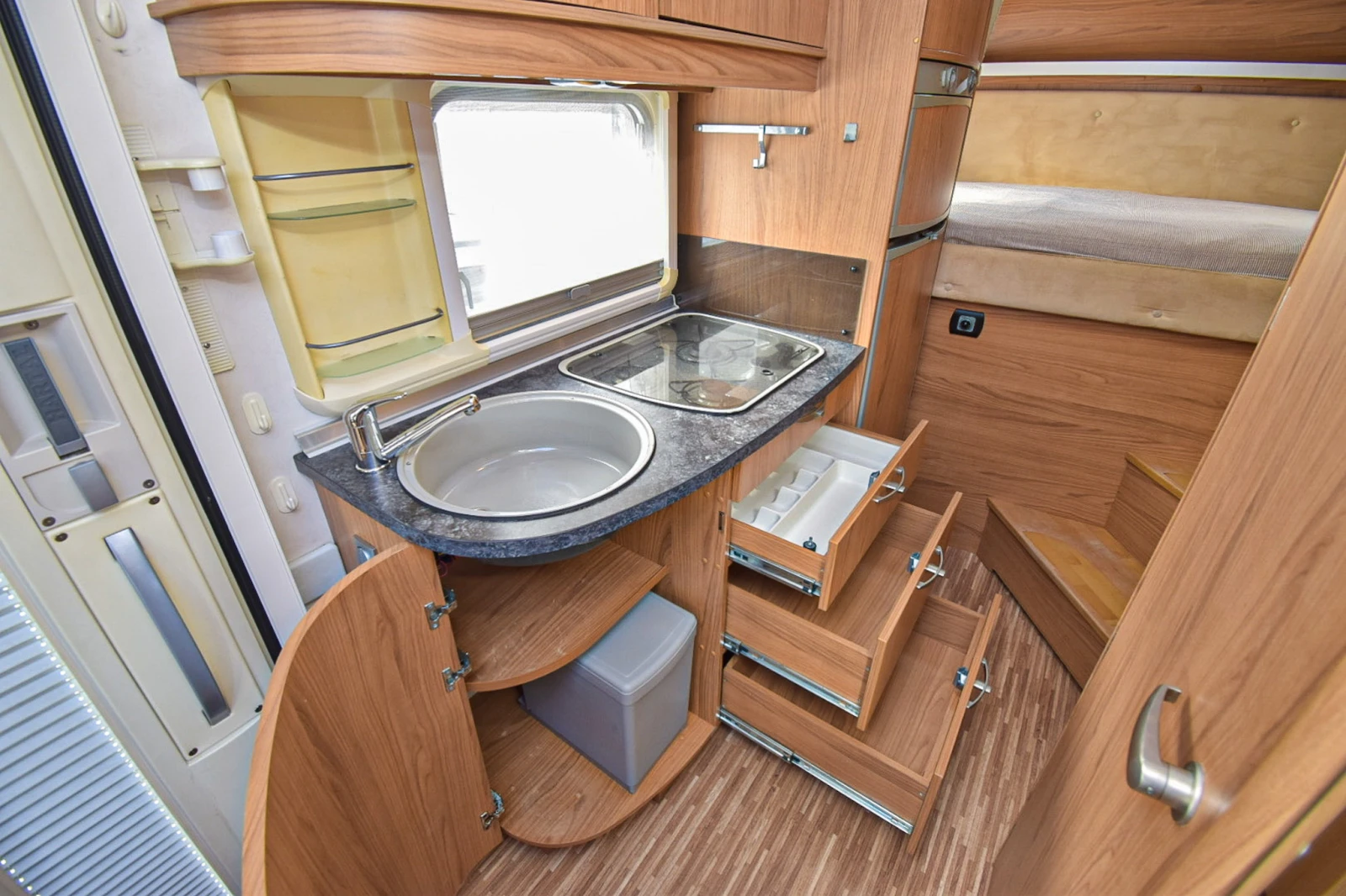 ������ Burstner Aviano I 675 | Mobile.bg � ����������� 10