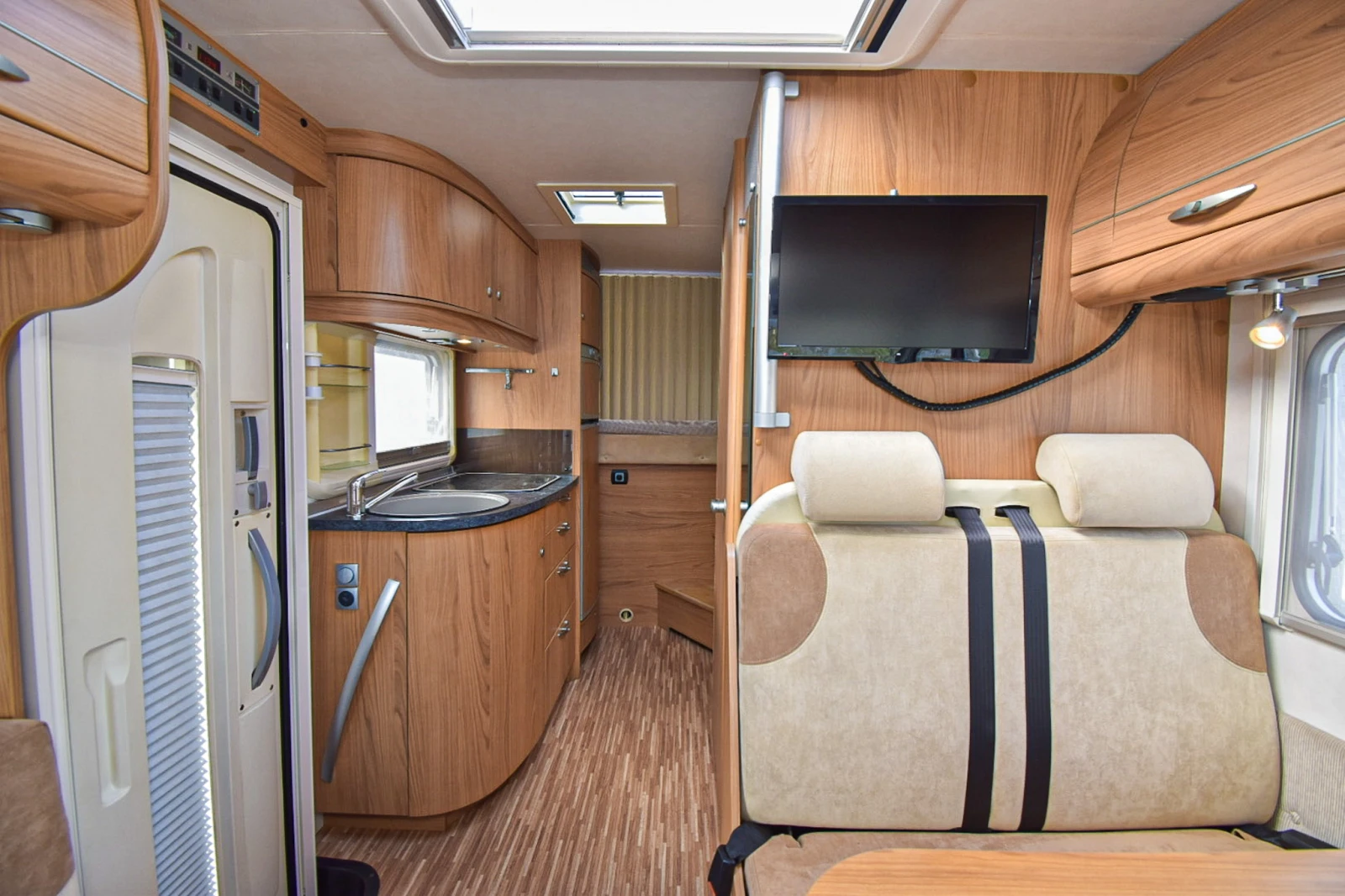 ������ Burstner Aviano I 675 | Mobile.bg � ����������� 9