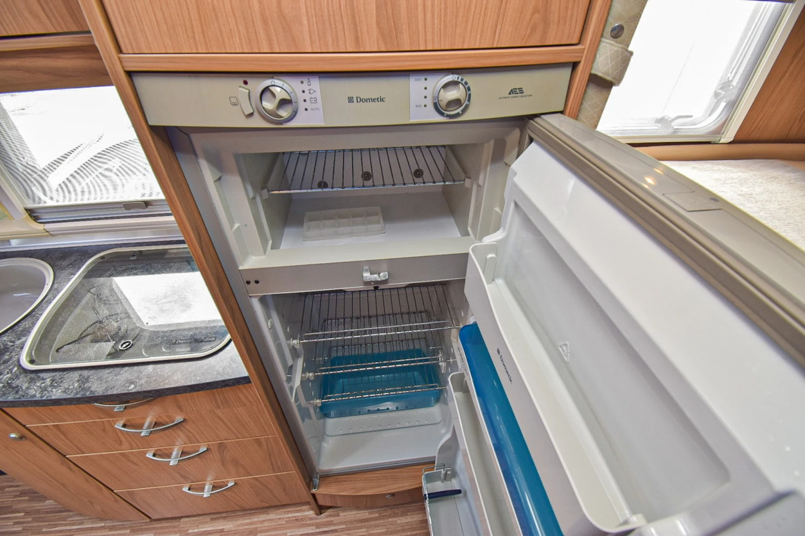 ������ Burstner Aviano I 675 | Mobile.bg � ����������� 12