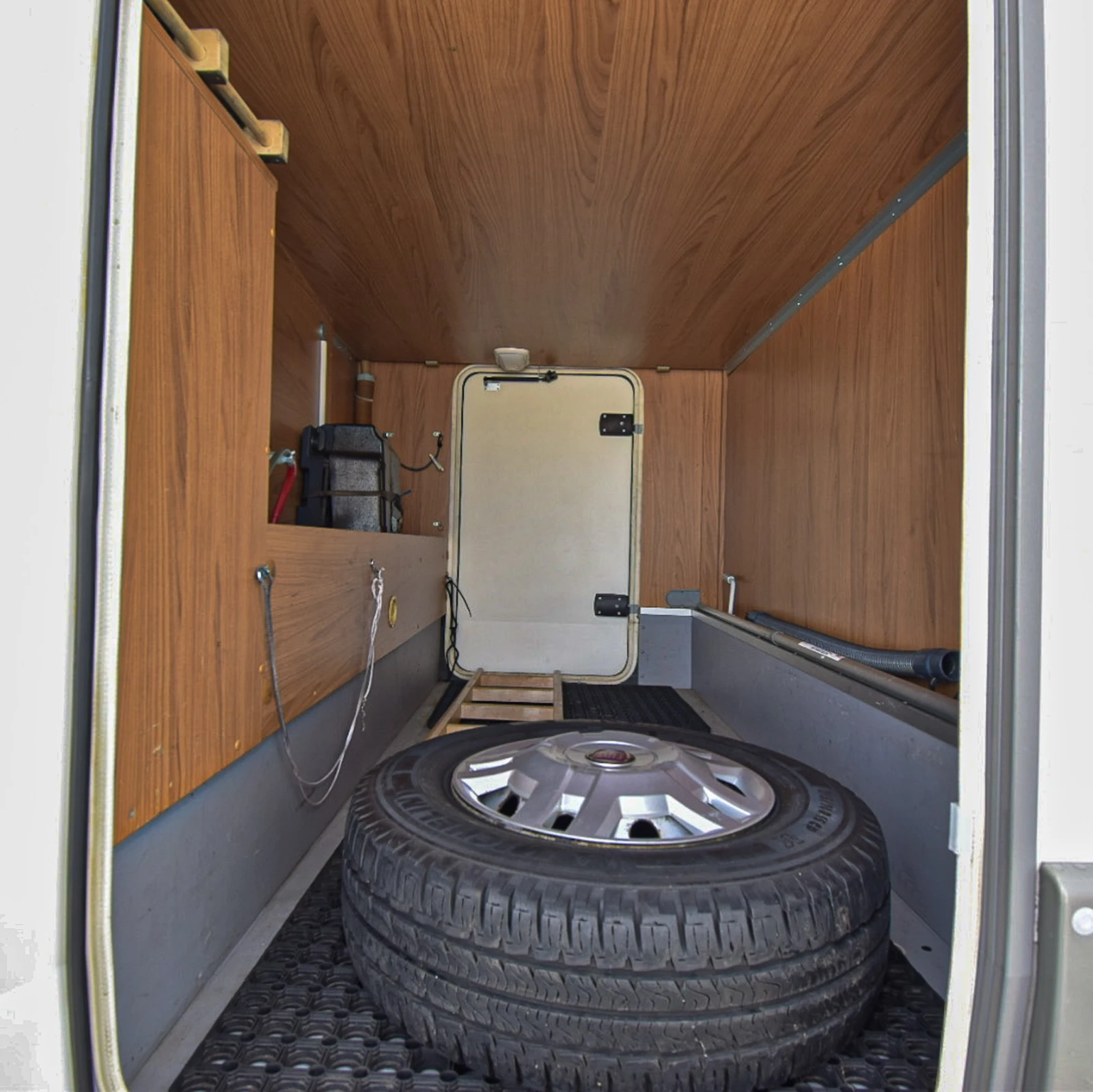 ������ Burstner Aviano I 675 | Mobile.bg � ����������� 4