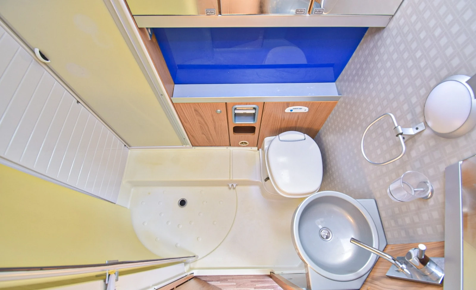 ������ Burstner Aviano I 675 | Mobile.bg � ����������� 16