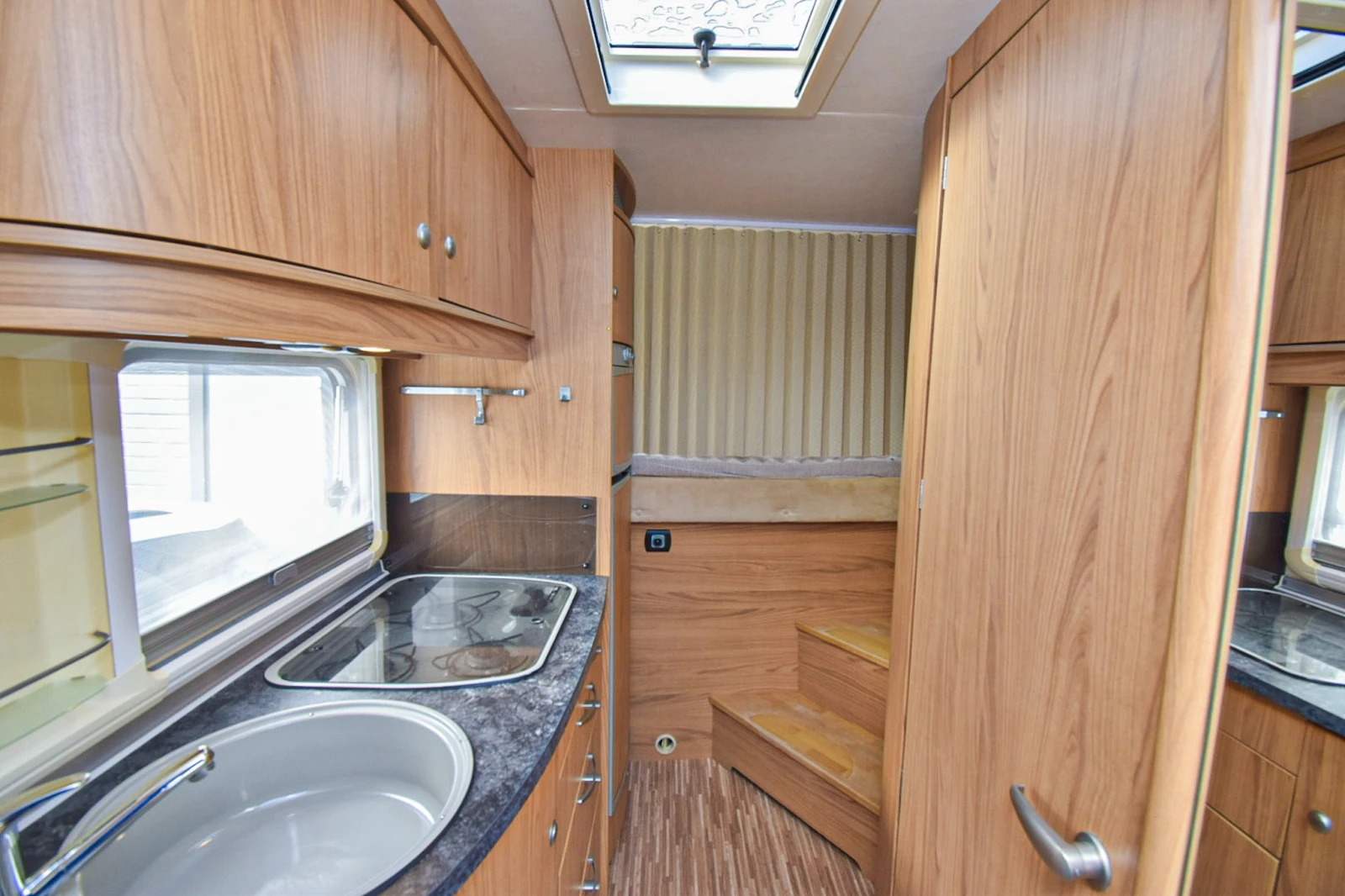 ������ Burstner Aviano I 675 | Mobile.bg � ����������� 13