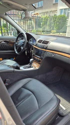 Mercedes-Benz E 320, снимка 10