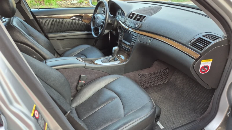 Mercedes-Benz E 320, снимка 8 - Автомобили и джипове - 52680281