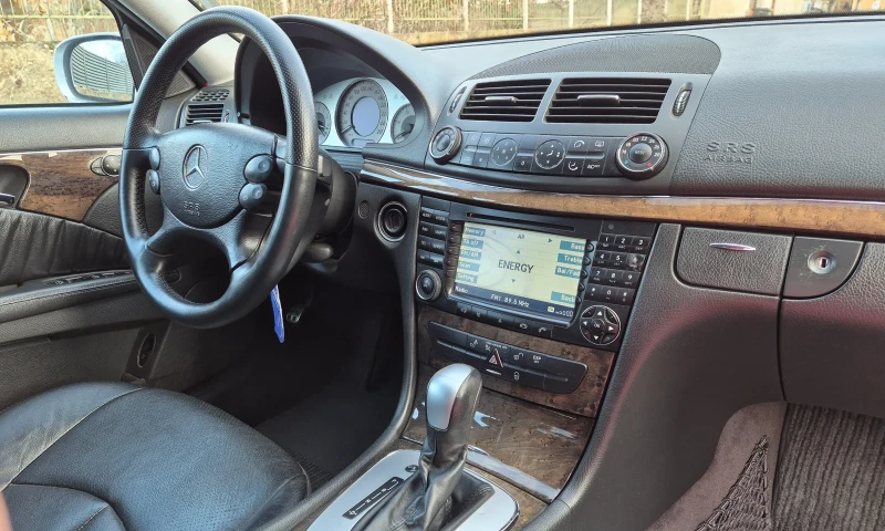 Mercedes-Benz E 320, снимка 9 - Автомобили и джипове - 52680281