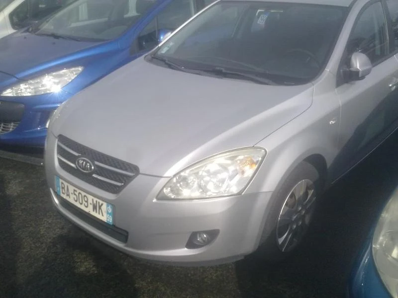 Kia Ceed 1.6 CRDi, снимка 7 - Автомобили и джипове - 48320308