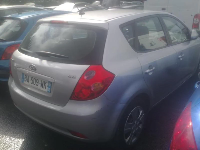 Kia Ceed 1.6 CRDi, снимка 10 - Автомобили и джипове - 48320308