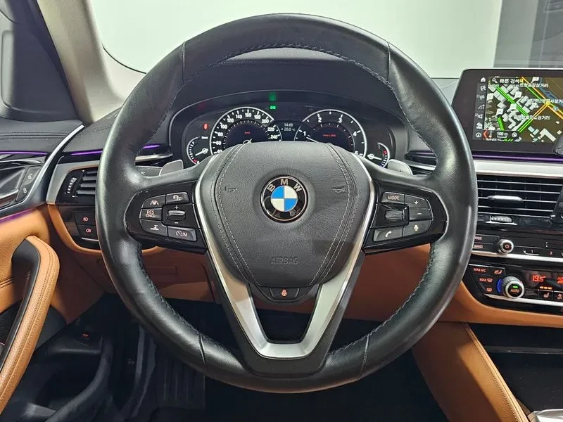BMW 520 LUXURY G30, снимка 13 - Автомобили и джипове - 55789985