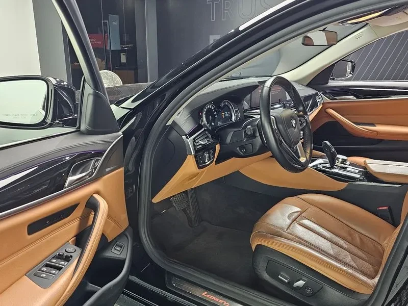BMW 520 LUXURY G30, снимка 10 - Автомобили и джипове - 55789985