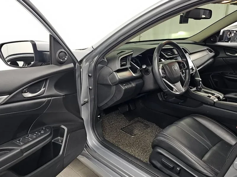 Honda Civic 2.0 10Th Generation, снимка 10 - Автомобили и джипове - 56016231
